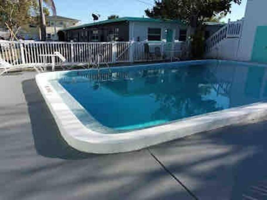 Private One-Bedroom 8 -Directly Across From Beach St. Pete Beach Εξωτερικό φωτογραφία
